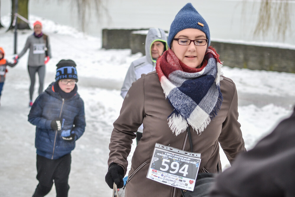 Około 500 osób - biegaczy i zawodników nordic walking - wzięło udział w charytatywnych zawodach sportowych na terenie Skałki. Byliśmy tam i my, mamy zdjęcia!