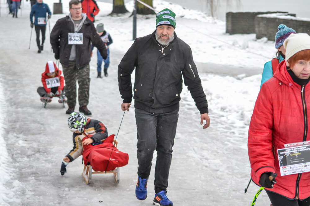 Około 500 osób - biegaczy i zawodników nordic walking - wzięło udział w charytatywnych zawodach sportowych na terenie Skałki. Byliśmy tam i my, mamy zdjęcia!