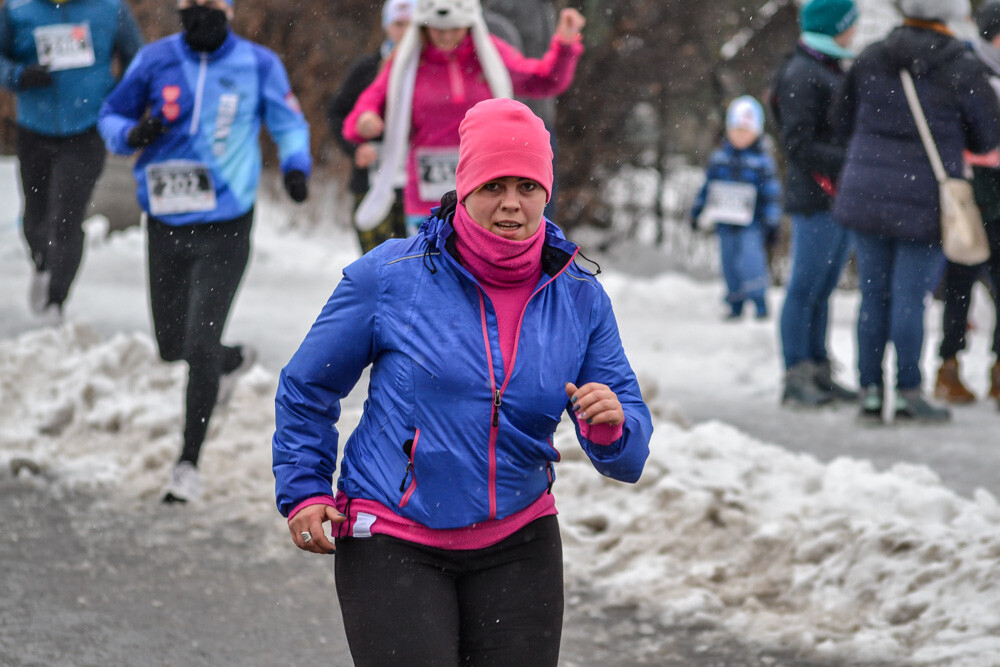 Około 500 osób - biegaczy i zawodników nordic walking - wzięło udział w charytatywnych zawodach sportowych na terenie Skałki. Byliśmy tam i my, mamy zdjęcia!