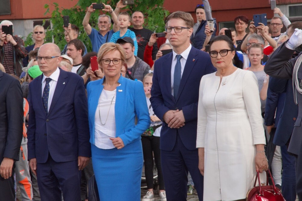 Prezydent RP Andrzej Duda odwiedził dzisiaj Świętochłowice. Podczas swojej wizyty nieco po godzinie 18 złożył wieniec pod pomnikiem powstańca śląskiego na Lipinach, a następnie odwiedził Muzeum Powstań Śląskich.