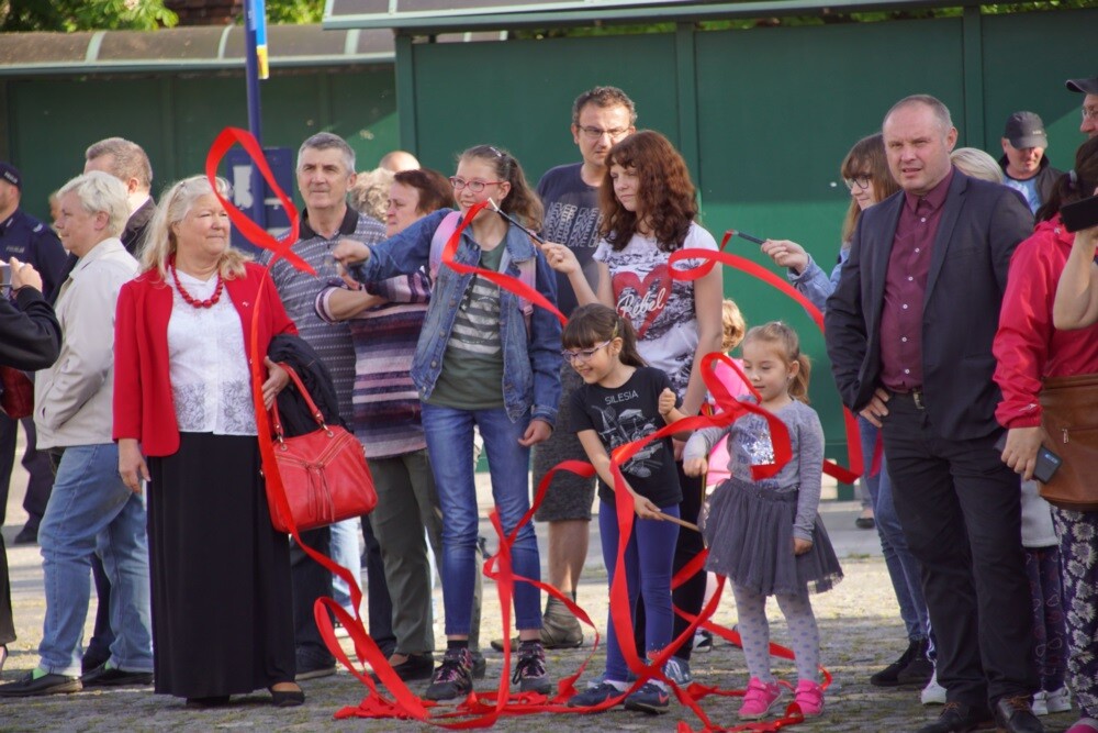 Prezydent RP Andrzej Duda odwiedził dzisiaj Świętochłowice. Podczas swojej wizyty nieco po godzinie 18 złożył wieniec pod pomnikiem powstańca śląskiego na Lipinach, a następnie odwiedził Muzeum Powstań Śląskich.