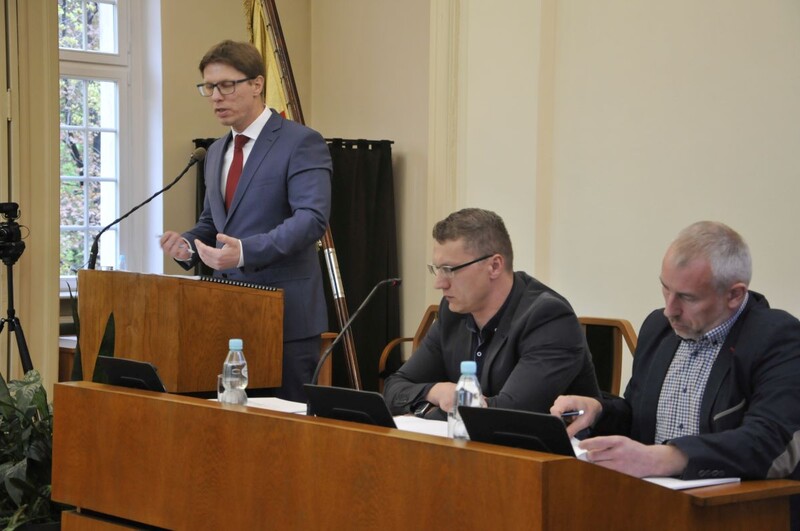 Wojewoda nie zgadza się na uchylenie mandatu Karcza, Rada Miasta odda sprawę do sądu