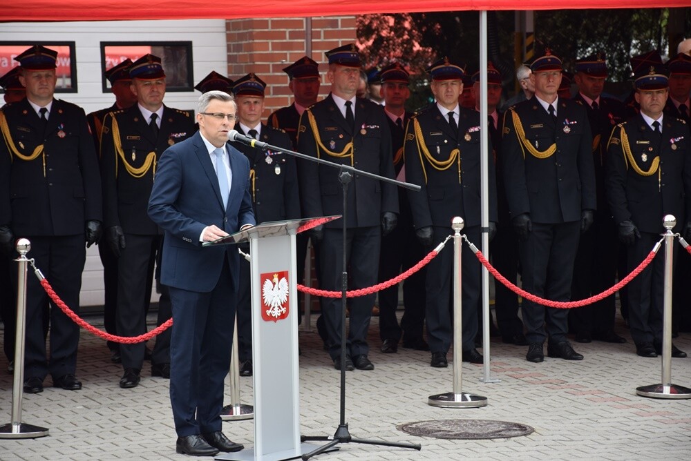 W piątek w Świętochłowicach miały miejsce tegoroczne Wojewódzkie Obchody Dnia Strażaka połączone z ceremonią nadania sztandaru Komendzie Miejskiej Państwowej Straży Pożarnej. 

fot. PSP Świętochłowice / UM Świętochłowice