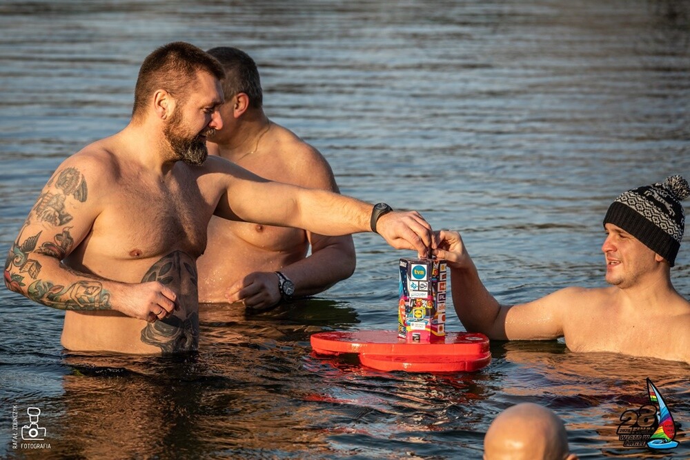 Zarejestrowano 29 potencjalnych dawców szpiku, przepłynięto 96,7 km i zebrano 62 544,70 zł - tak przedstawia się bilans wczorajszego 28. finału Wielkiej Orkiestry Świątecznej Pomocy w Świ8ętochłowicach. 

fot. Rafał Zduńczyk