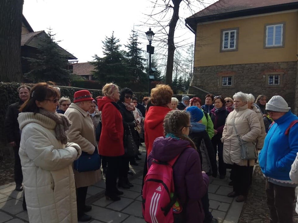 Członkowie świętochłowickiego oddziału PTTK spędzili Niedzielę Palmową w Tokarnii i Suchej Beskidzkiej.