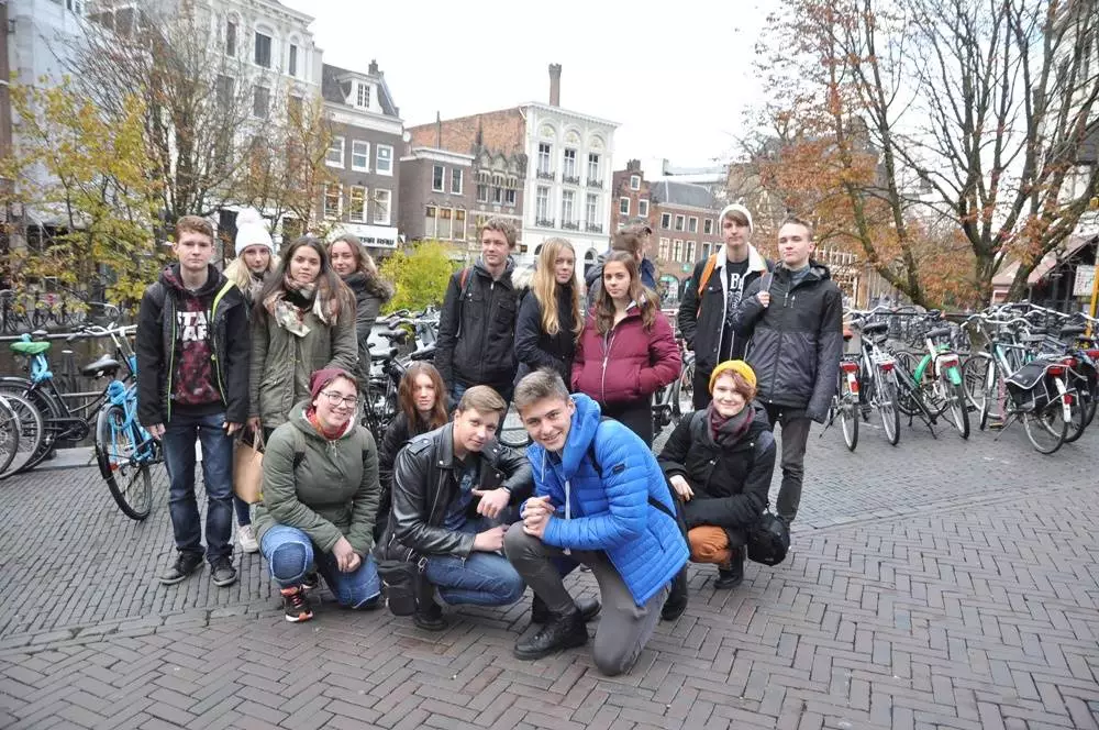 Tradycji szkolnej stało się zadość - kolejna już grupa młodzieży z ZSO nr 1, w pierwszym tygodniu listopada zamieniła samochód i tramwaj na samolot i rower, żeby odwiedzić swoich rówieśników z holenderskiej szkoły Meergronden w Almere.