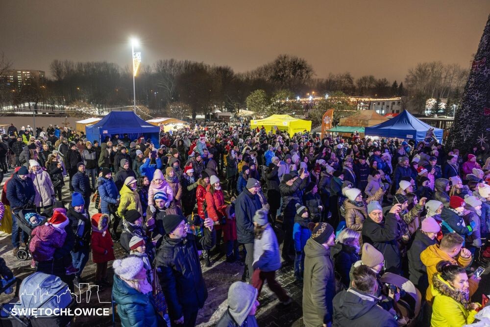 Występy świętochłowickich uczniów na Jarmarku Bożonarodzeniowym/fot. UM Świętochłowice