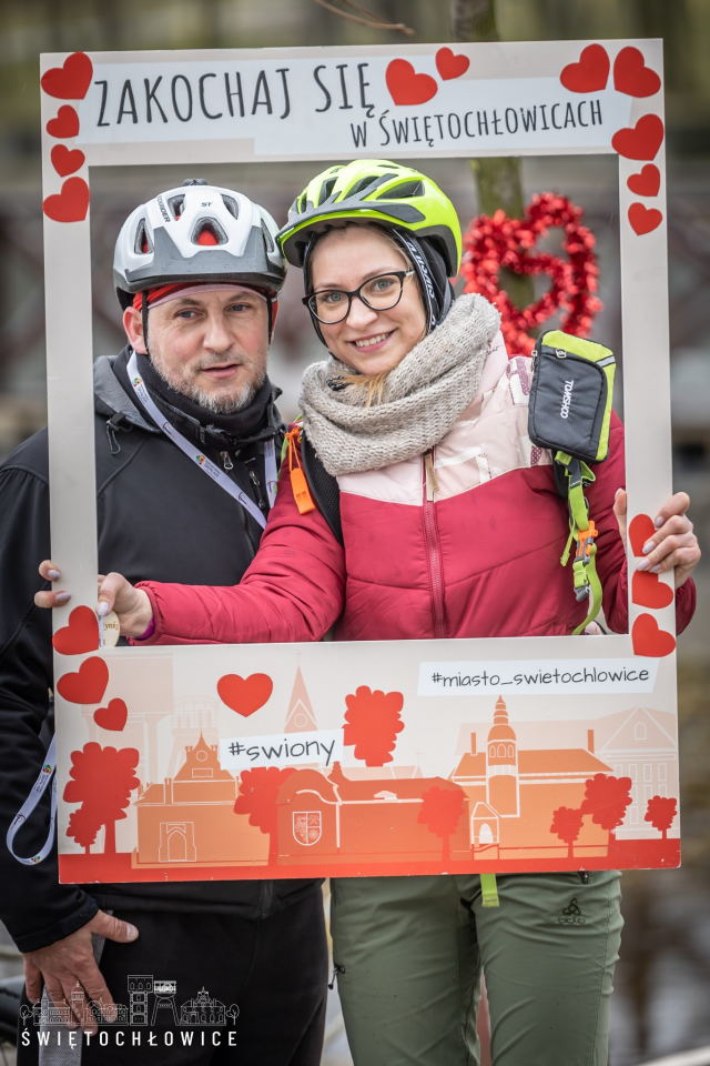 Za nami "Walentynkowy bieg par". Uczestnicy okrążyli staw "Skałka"