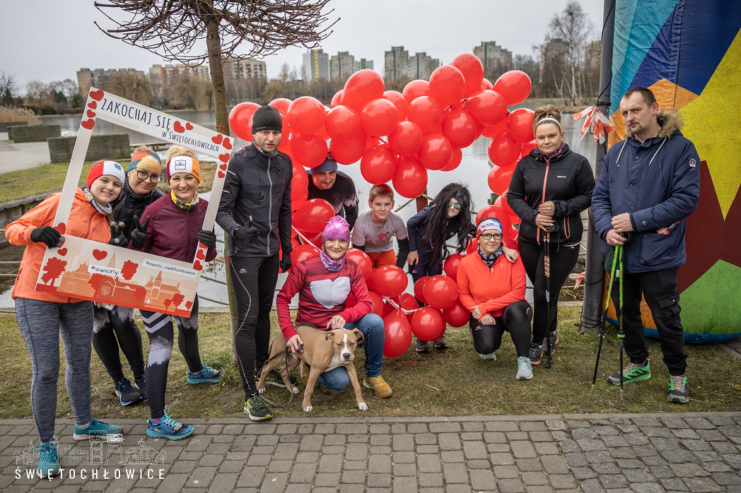Za nami "Walentynkowy bieg par". Uczestnicy okrążyli staw "Skałka"