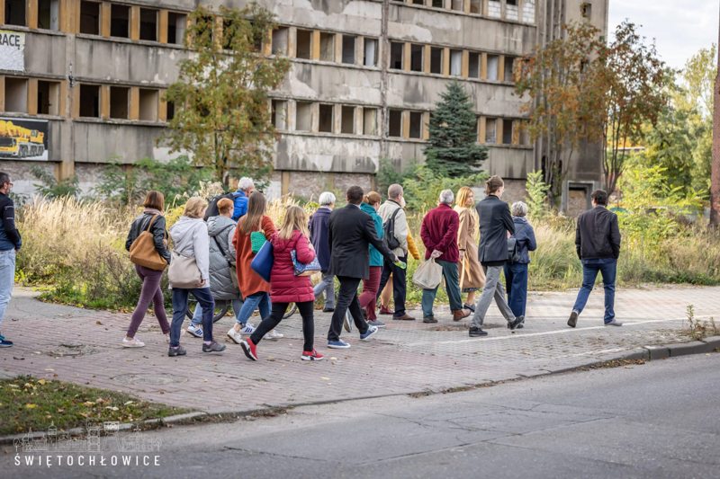 Za nami spacer literacki śladami bohaterów książki "Ogrody na popiołach" [ZDJĘCIA]