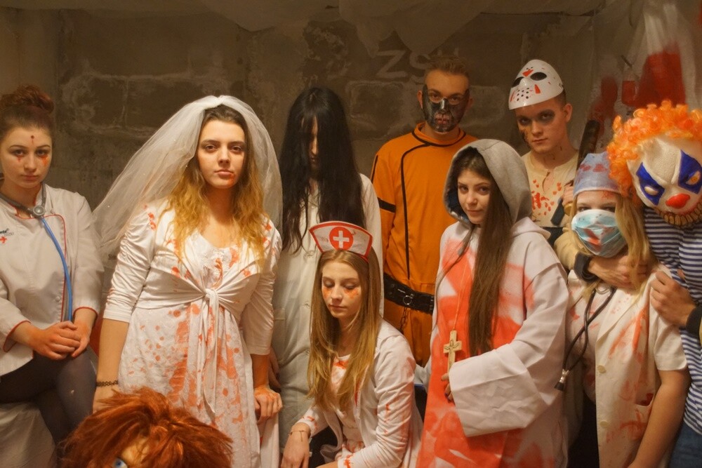 Uczniowie ostatnich klas świętochłowickich liceów świętują. Przed maturzystami studniówka. Ale zanim nadejdzie ten pierwszy i najważniejszy bal w życiu każdego ucznia kończącego szkołę średnią, czas na żakinadę!