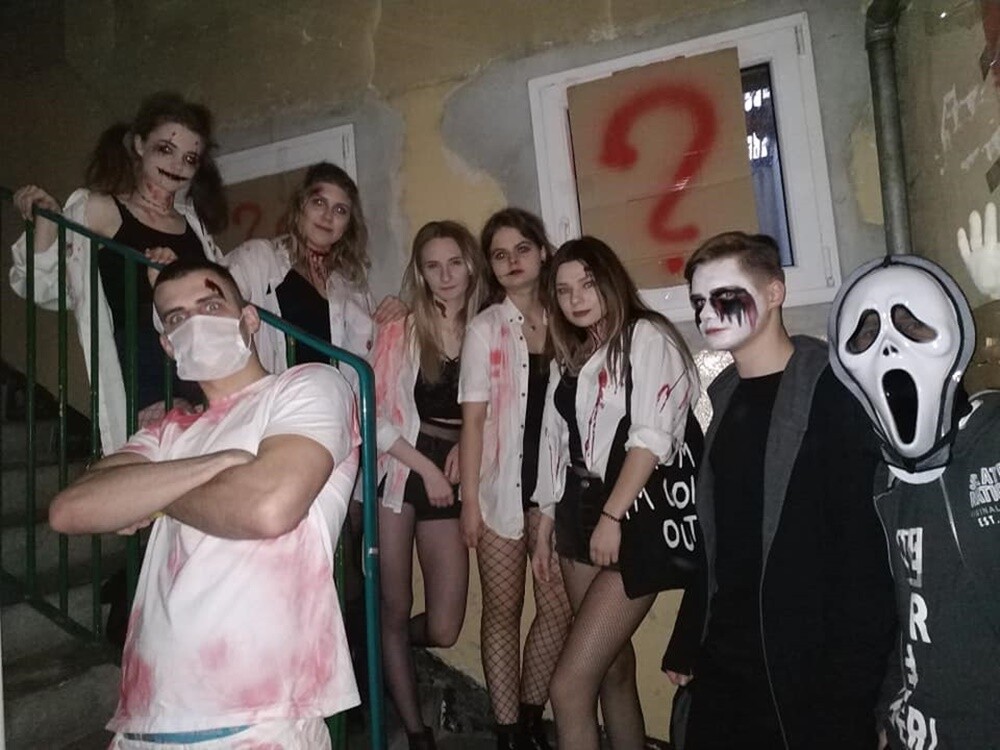 Uczniowie ostatnich klas świętochłowickich liceów świętują. Przed maturzystami studniówka. Ale zanim nadejdzie ten pierwszy i najważniejszy bal w życiu każdego ucznia kończącego szkołę średnią, czas na żakinadę!