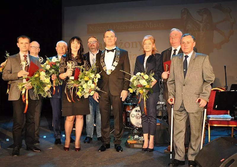 W piątek 20 kwietnia w Centrum Kultury Śląskiej uhonorowano laureatów tegorocznej nagrody &#8222;Zasłużony dla Miasta Świętochłowice&#8221;.