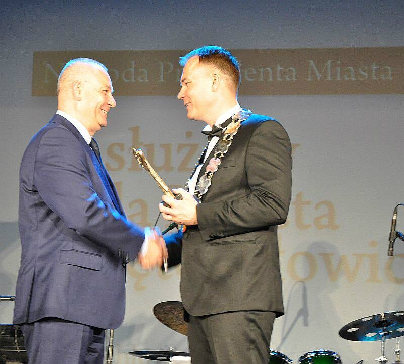 W piątek 20 kwietnia w Centrum Kultury Śląskiej uhonorowano laureatów tegorocznej nagrody &#8222;Zasłużony dla Miasta Świętochłowice&#8221;.