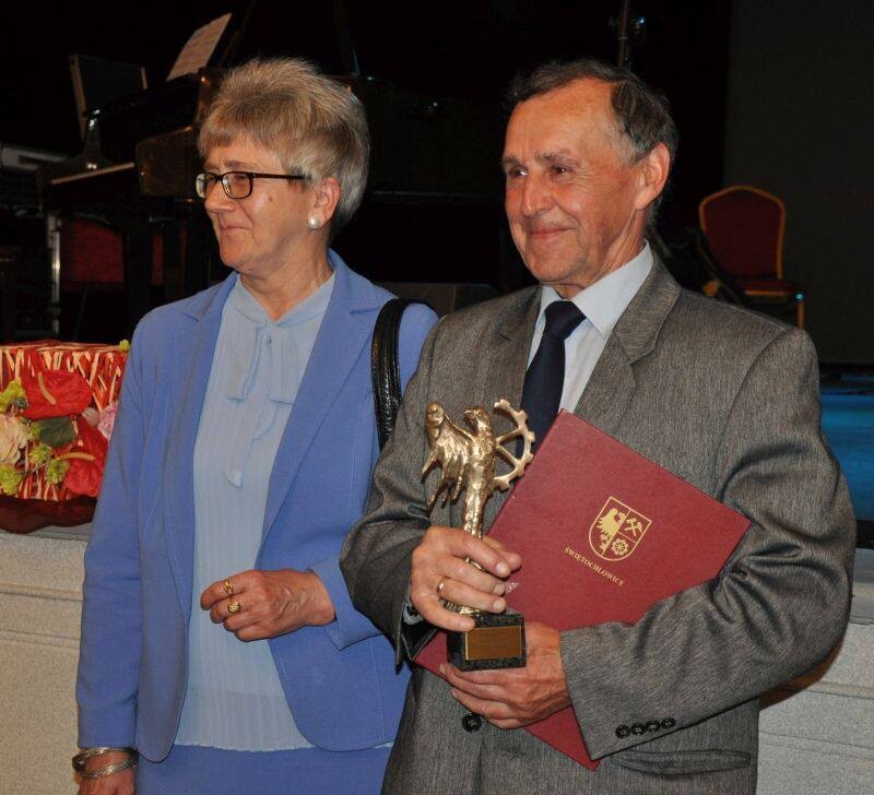 W piątek 20 kwietnia w Centrum Kultury Śląskiej uhonorowano laureatów tegorocznej nagrody &#8222;Zasłużony dla Miasta Świętochłowice&#8221;.