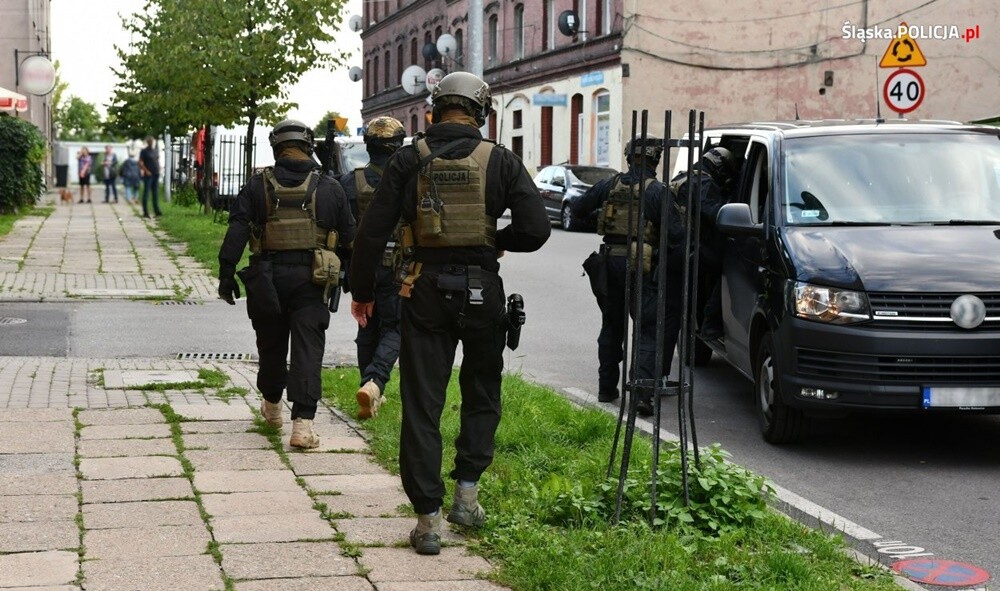 To już oficjalne! Policja zatrzymała trzy osoby związane ze sprawą Łukasza Porwolika. Dwóch mężczyzn i kobieta zostali oskarżeni o zabójstwo 35-letniego Łukasza.