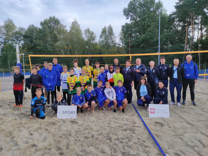 Zawodnicy UKS Dwójka na Mistrzostwach Śląska w mini siatkówce plażowej
