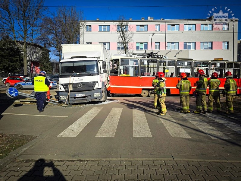 Zderzenie tramwaju z ciężarówką na Chorzowskiej. Trzy osoby ranne!