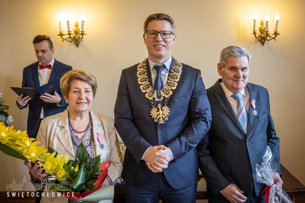 Siedem małżeństw świętowało ostatnio "Złote Gody" - czyli 50-lecie pożycia małżeńskiego. Pary ze Świętochłowic wzięły udział w uroczystości organizowanej przez Urząd Miasta.